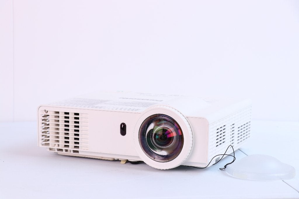 Panasonic PT-TW330 projector shorttrow, Gebruikt, Panasonic, Ophalen of Verzenden, DLP