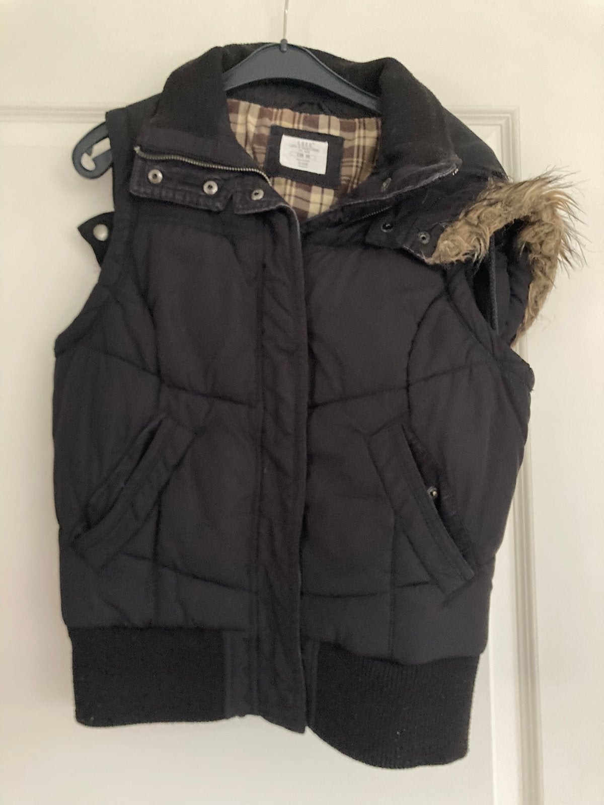 Bodywarmer zwart met afritsbare muts maat 34, Ophalen of Verzenden, Gedragen, Maat 34 (XS) of kleiner, Zwart
