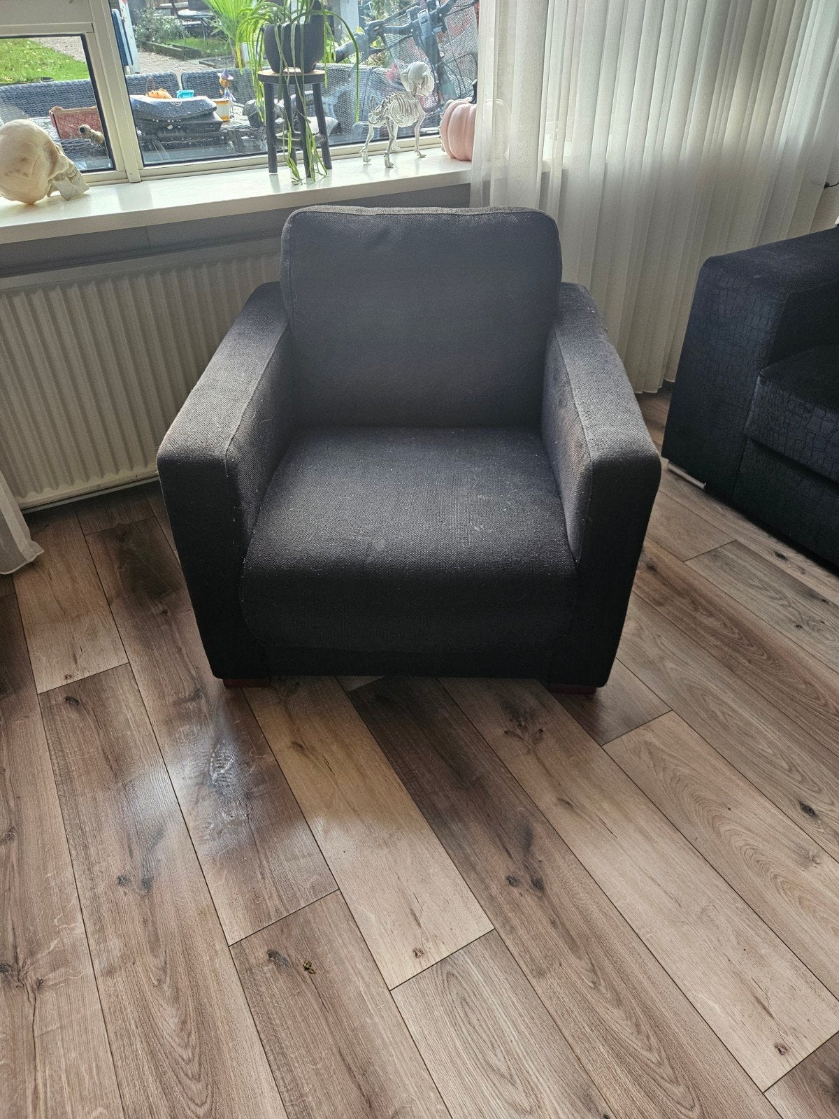 Comfortabele zwarte stoel - ruim en zacht, Ophalen, Gebruikt, Modern comfort, 75 tot 100 cm