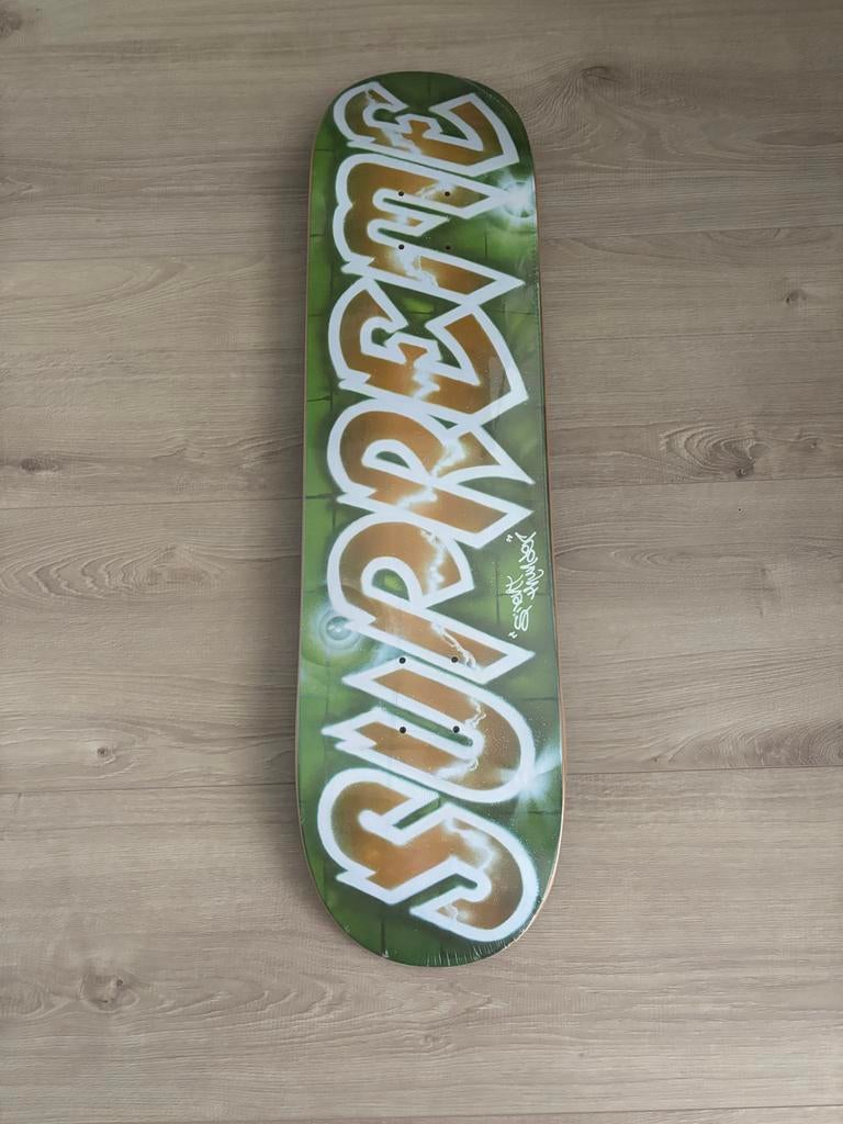 Supreme Lee Quinones Lee Logo Skateboard Deck SS18, Sport en Fitness, Skateboarden, Ophalen of Verzenden, Nieuw, Skateboard