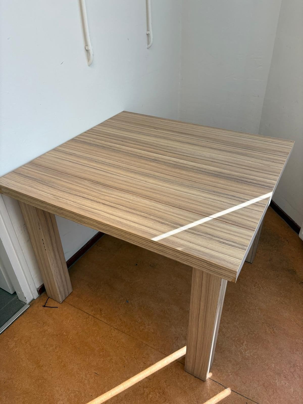 Vierkante eettafel met houtnerf, Huis en Inrichting, Gebruikt, 50 tot 100 cm, Vierkant, Tot twee personen