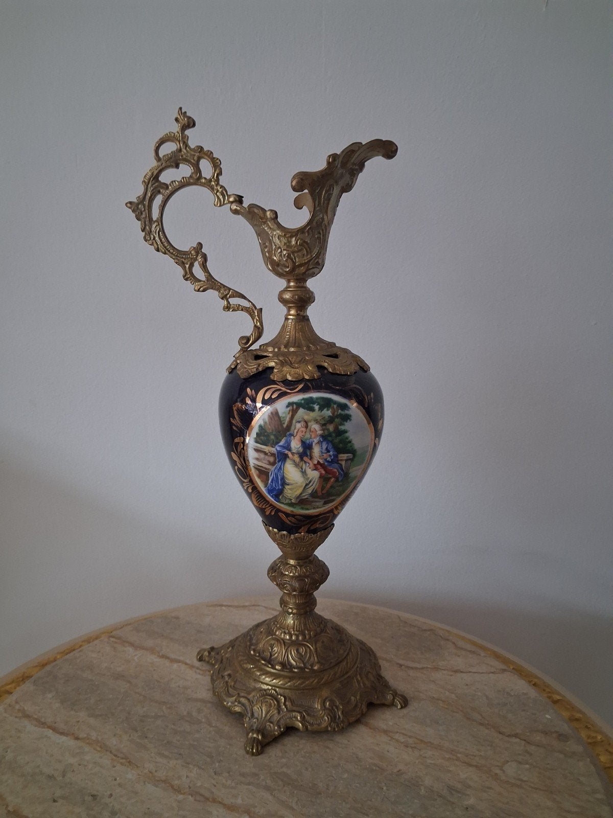 Antieke Bronzen en Porseleinen Schenkkan met Scène, Ophalen of Verzenden