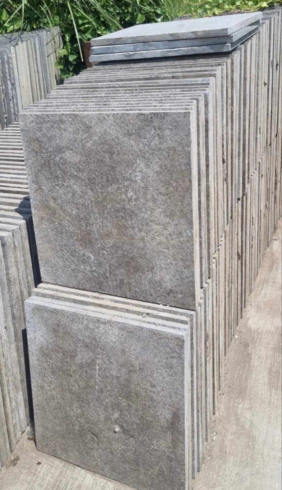 90m2 chinees natuursteen 60x60cm gevlamd en geborsteld, Ophalen, Gebruikt, 10 m² of meer, Terrastegels