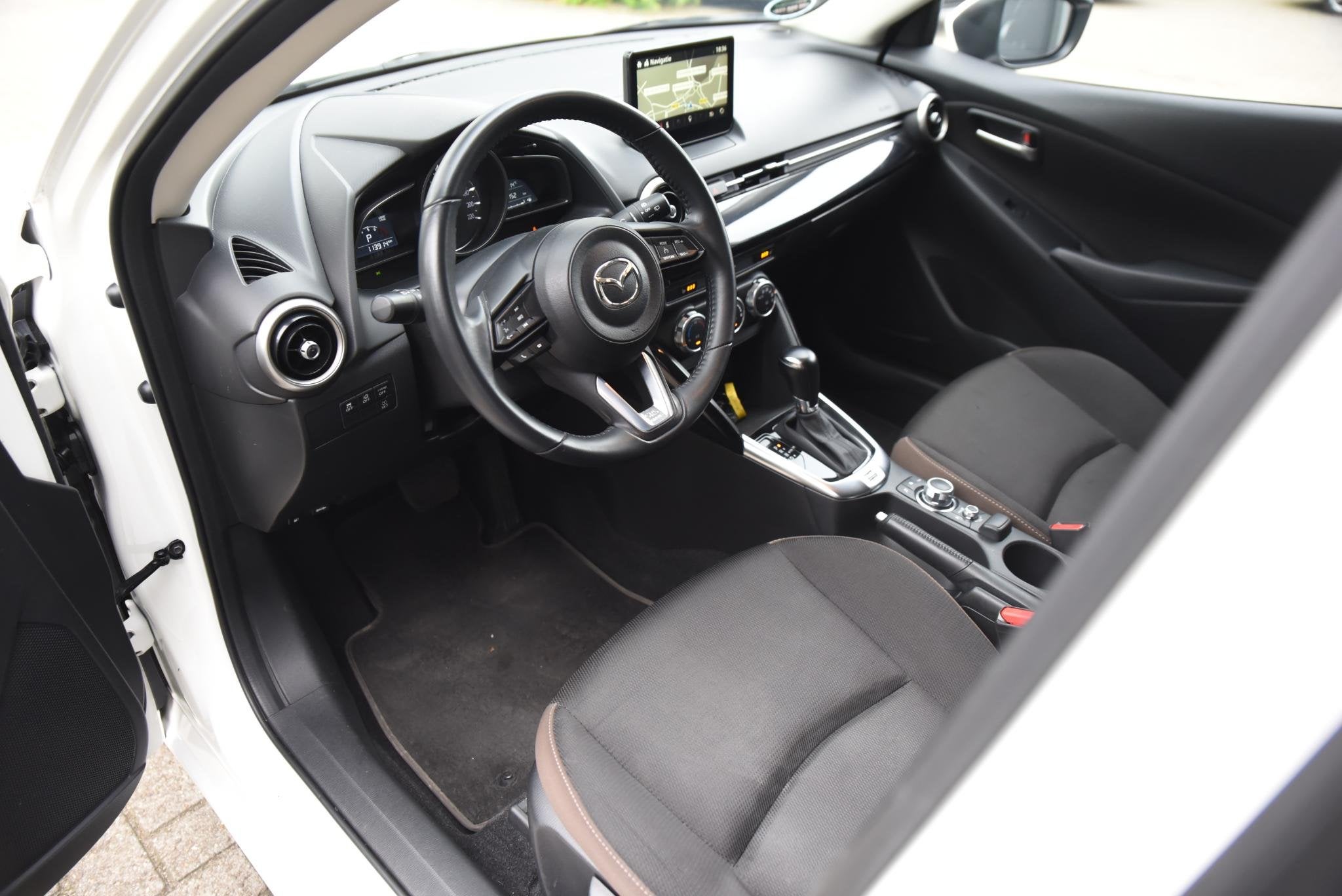 Mazda 2 1.5 SkyActiv-G 90 Exclusive-Line 5 Stuks Totaal, Auto's, Stof, Gebruikt, Bedrijf, 19 km/l