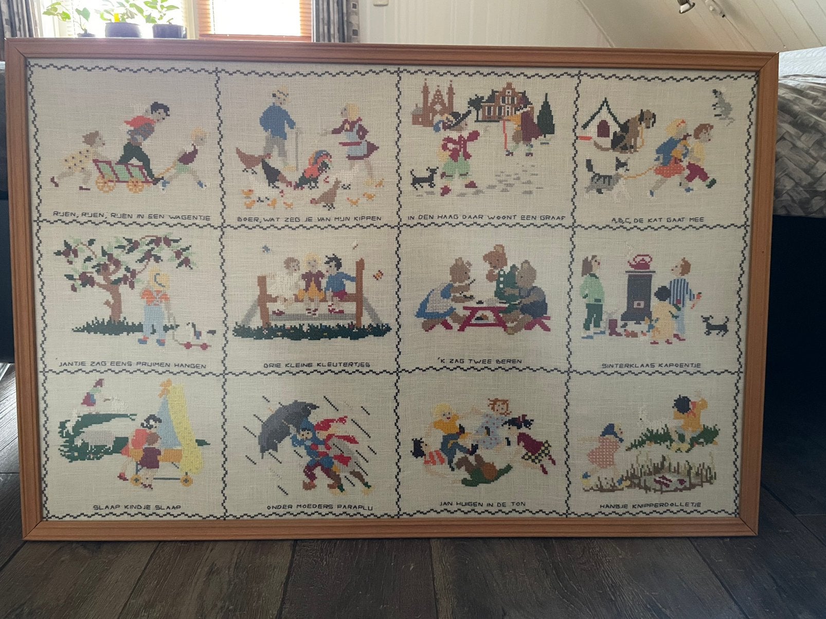 Geborduurde kinderliedjes, Ophalen