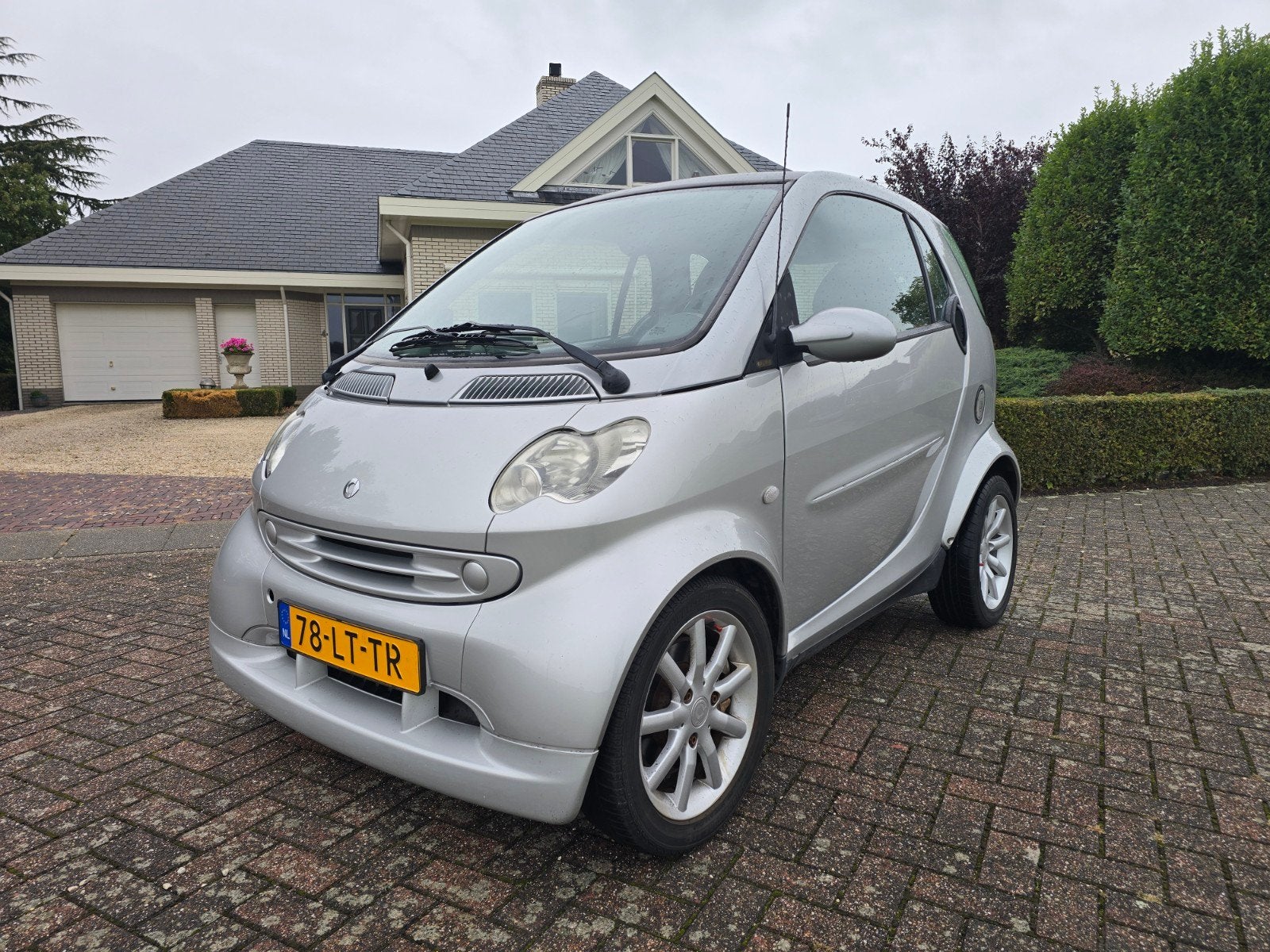 Smart 0.7 City Coupe NAP 45KW AUT 2003 Grijs, Auto's, Achterwielaandrijving, Zwart, 18 €/maand, 61 pk