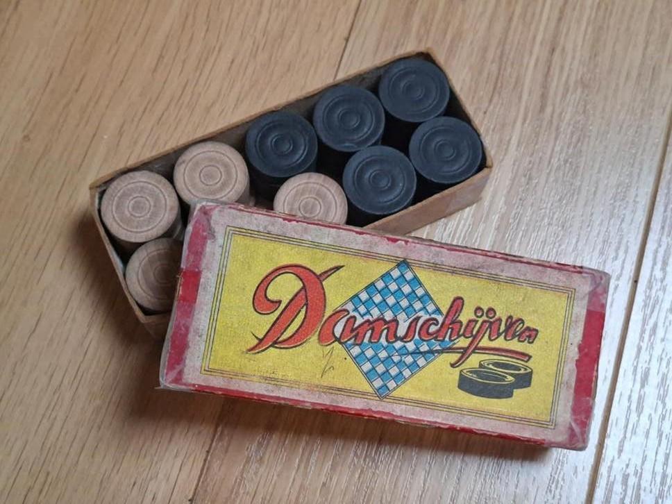 Vintage Damstenen in originele doos, Een of twee spelers, Ophalen of Verzenden, Gebruikt