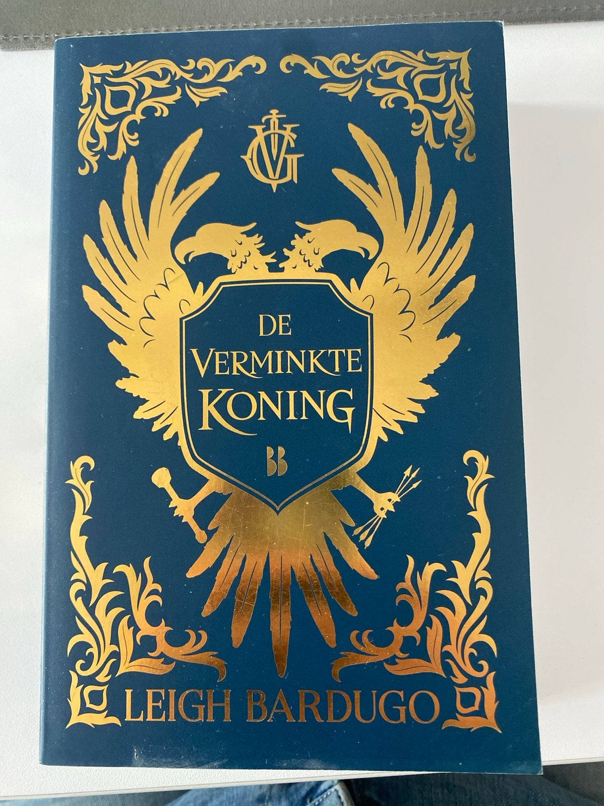 De Verminkte Koning - Leigh Bardugo (Grishaverse), Ophalen of Verzenden, Zo goed als nieuw, Nederland