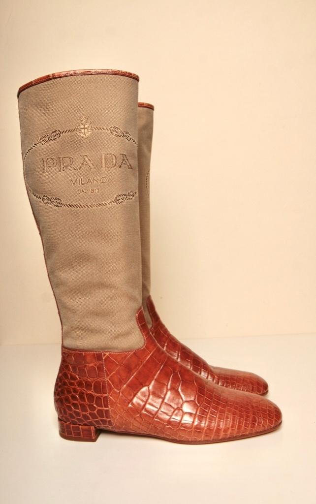 PRADA Zeer mooie en uniek laars Maat 40 Nieuw Wprijs € 1500,, Kleding | Dames, Schoenen, Hoge laarzen, Nieuw, Ophalen of Verzenden