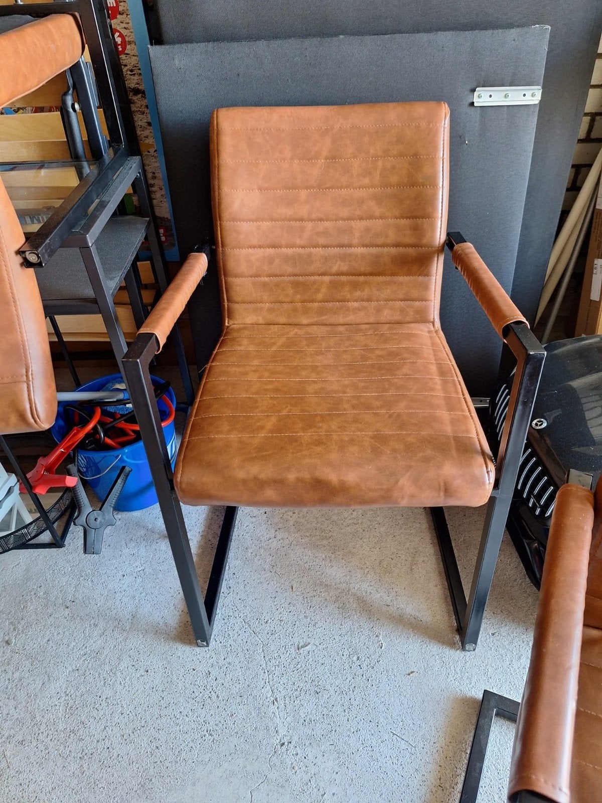 Cognackleurige eetkamerstoelen - Gebruikt, maar netjes, Gebruikt, Ophalen of Verzenden, Leer, Drie