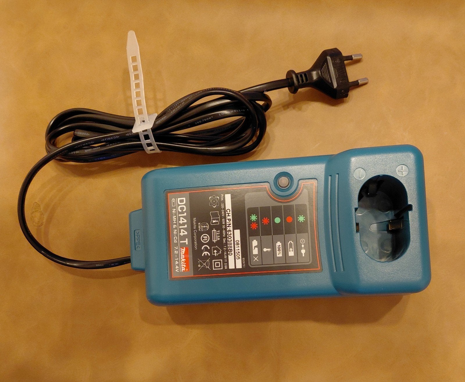 Makita DC1414 T Acculader 7.2-14.4V - Zo goed als nieuw, Ophalen of Verzenden, Zo goed als nieuw, Overige merken, Overige typen