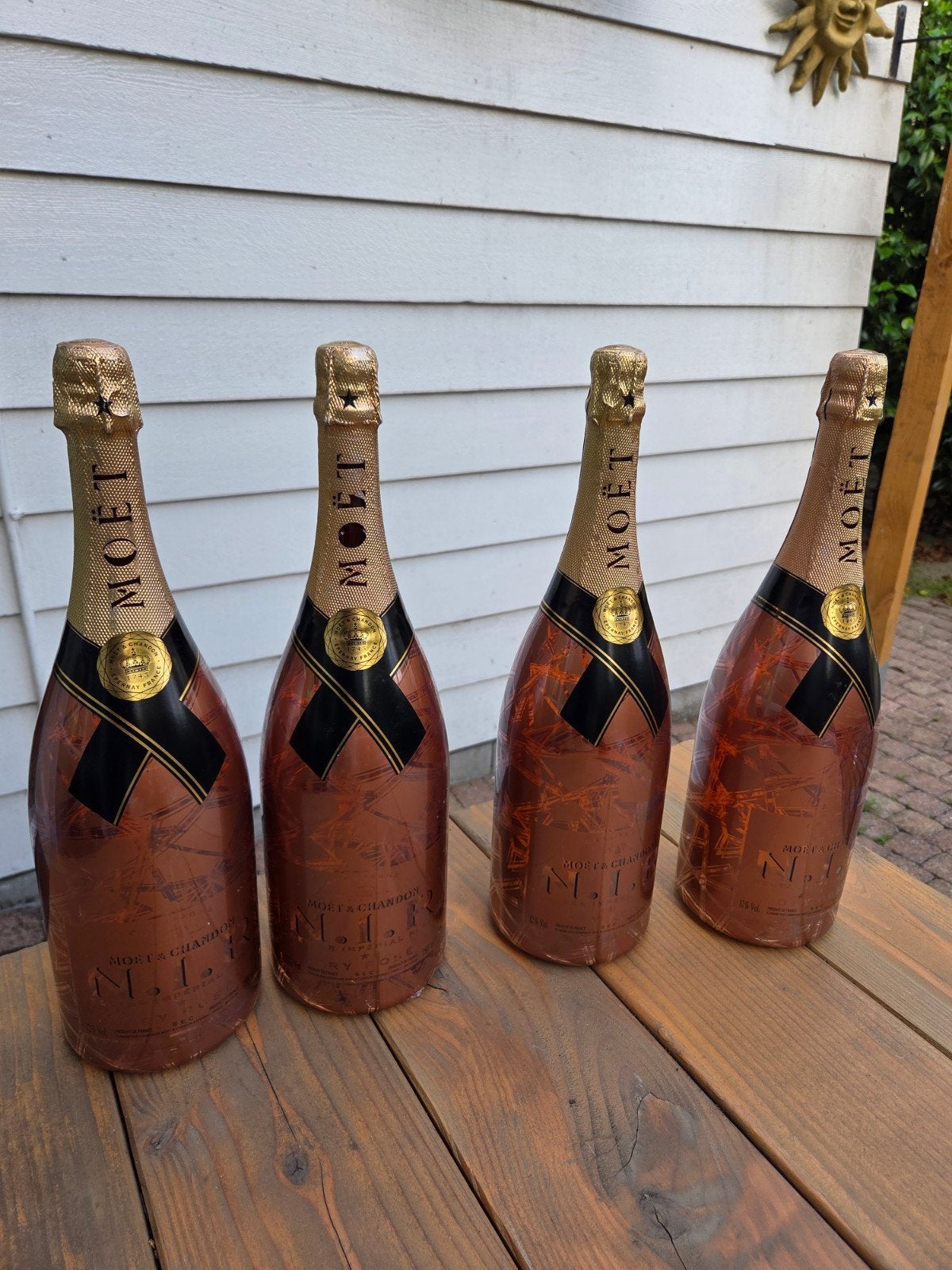 Moet & Chandon  1.5 liter Champagne dummy flessen pst €15,-, Ophalen of Verzenden, Nieuw