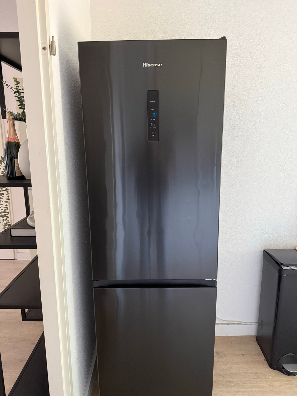 Hisense RB390N4BFC Koel-vriescombinatie NoFrost 304L, Ophalen, Gebruikt, 200 liter of meer, 60 cm of meer