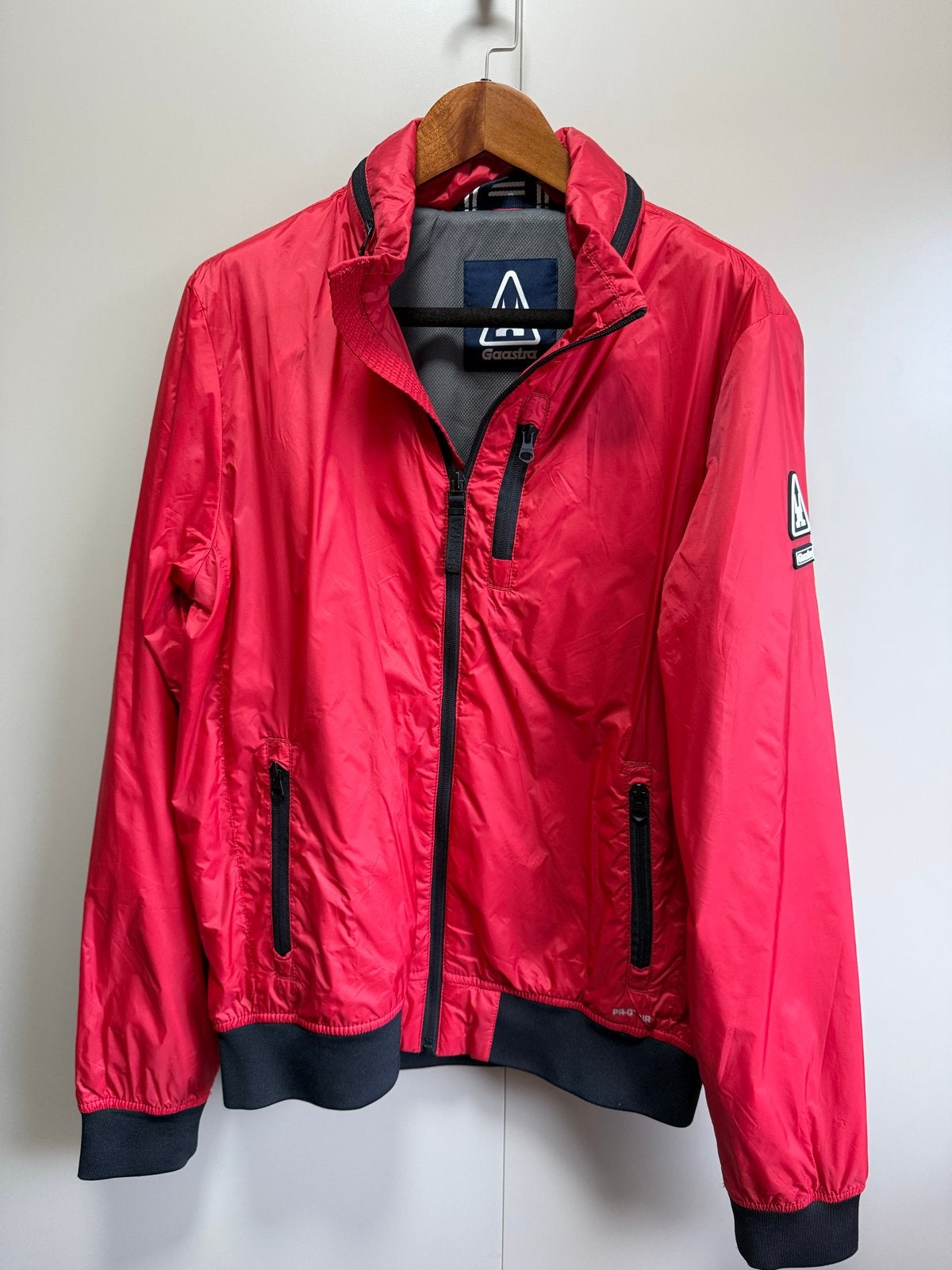 GAASTRA heren jas herfst / capuchon / maat M rood, Ophalen of Verzenden, Zo goed als nieuw, Maat 48/50 (M), Rood