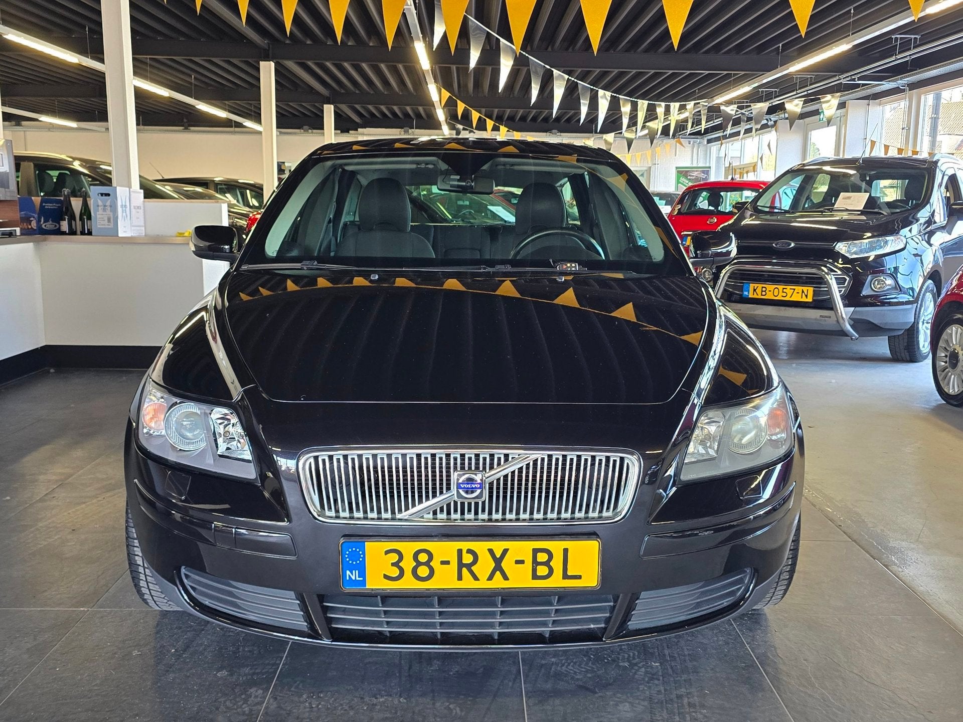 Volvo V50 2.4 Kinetic/AUTOMAAT/N.A.P/CRUISE/AIRCO/APK5-27/, Stof, Gebruikt, Zwart, 700 kg