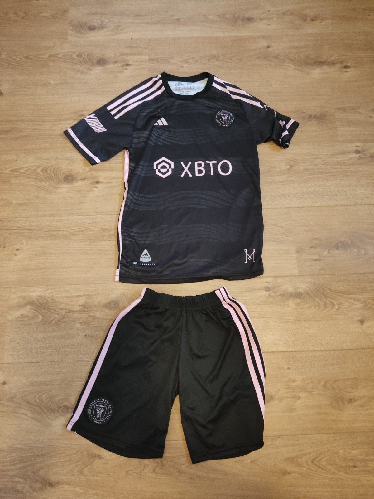 Voetbal pakje messi miama Adidas maat 164, Ophalen, Jongen of Meisje