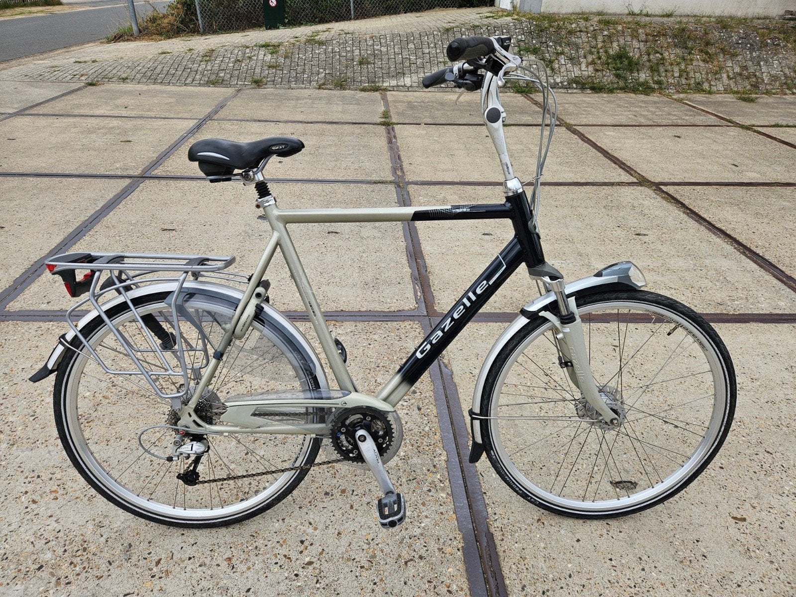 GAZELLE MEDEO HERENFIETS MET 24 VERSNELLINGEN, Ophalen, 28 inch, Vering, Zo goed als nieuw