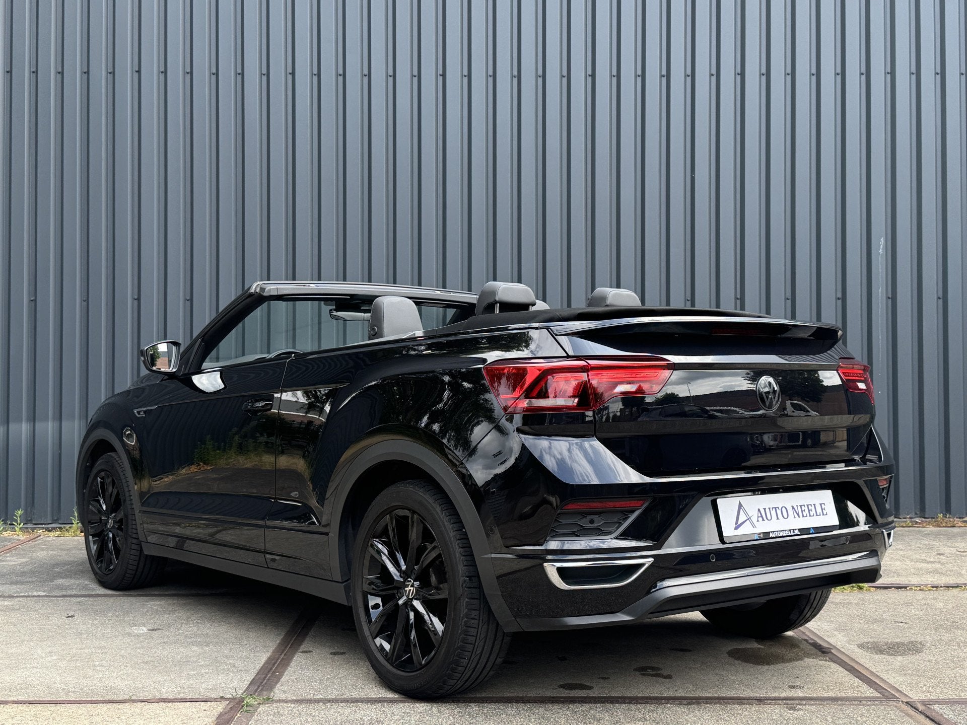 Volkswagen T-Roc Cabrio 1.5 TSI R-Line Carplay, dodehoek, Auto's, Dealer onderhouden, Euro 6, 4 cilinders, Zwart