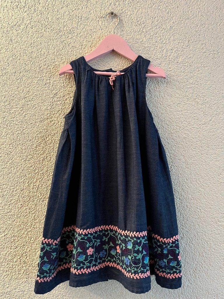 Blauwe katoenen jurk met borduursel maat 122-128 / 6-7 jaar, Kinderen en Baby's, Kinderkleding | Maat 122, Ophalen, Meisje, Zo goed als nieuw