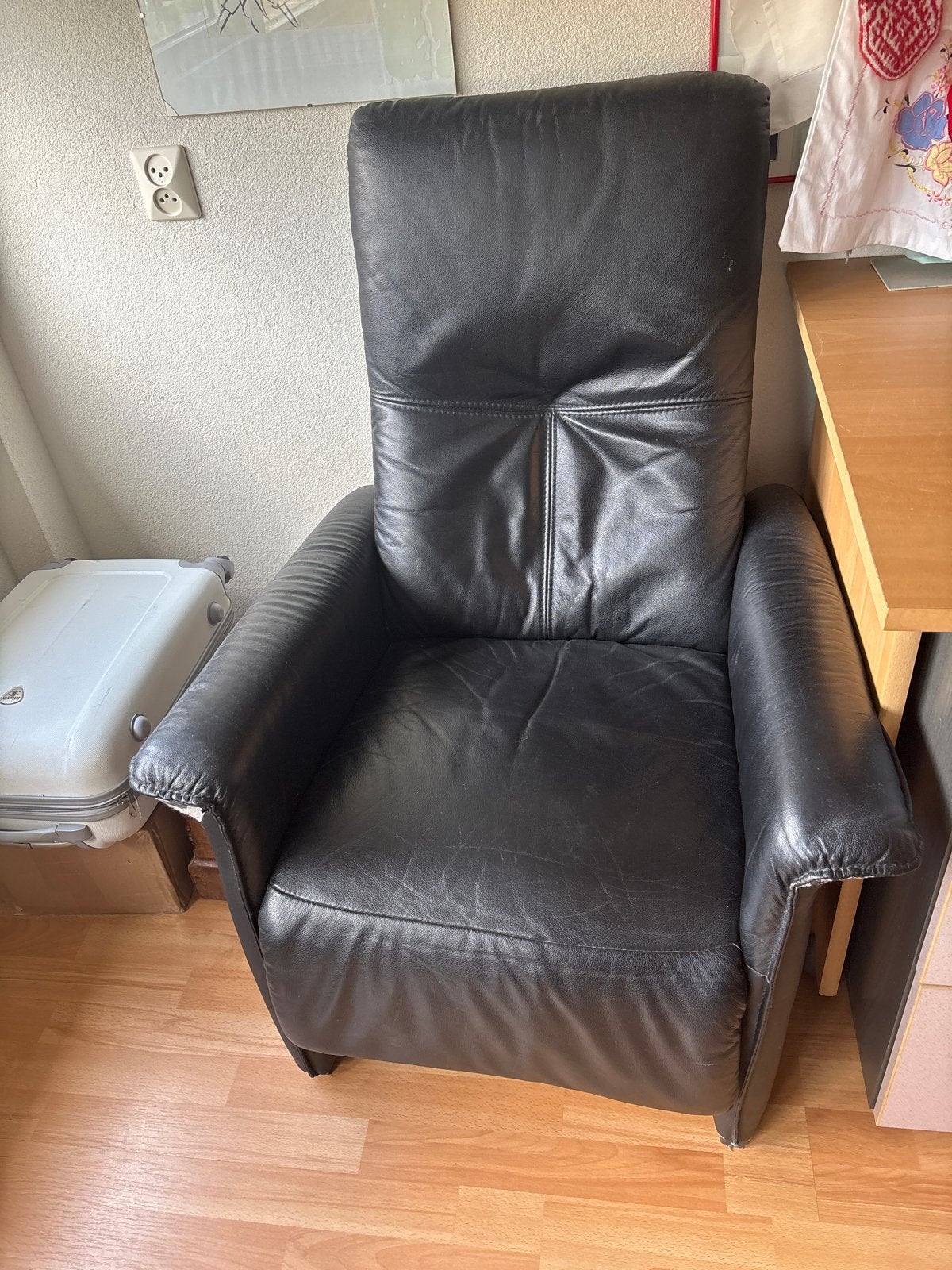 Gratis afhalen. Zwarte lucky leer relaxstoel, Ophalen of Verzenden, Gebruikt, Leer, 75 tot 100 cm