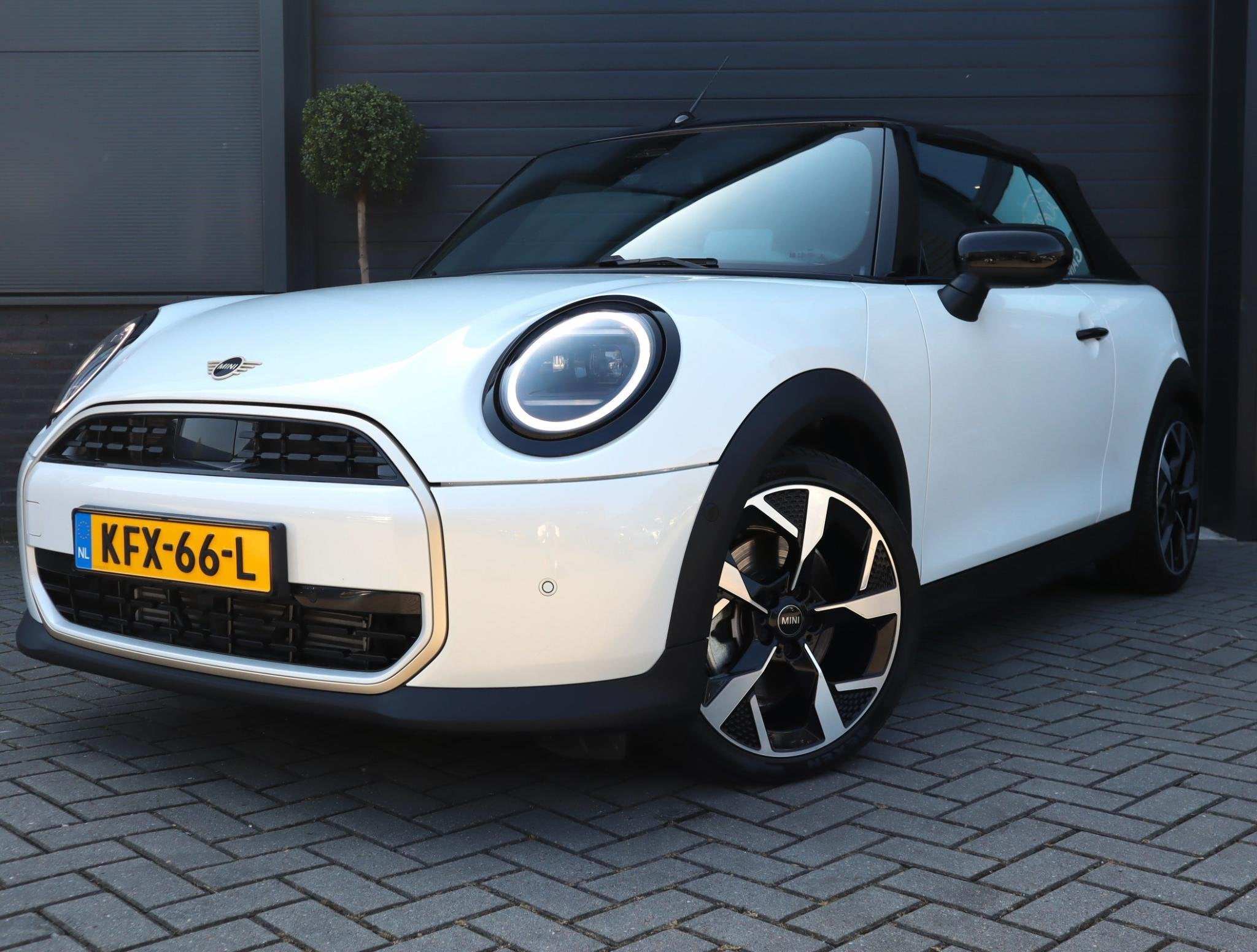 MINI Cabrio 2.0 Cooper C Favoured | HUD | Camera | Carplay |, Auto's, 1998 cc, 15 km/l, Gebruikt, Euro 6