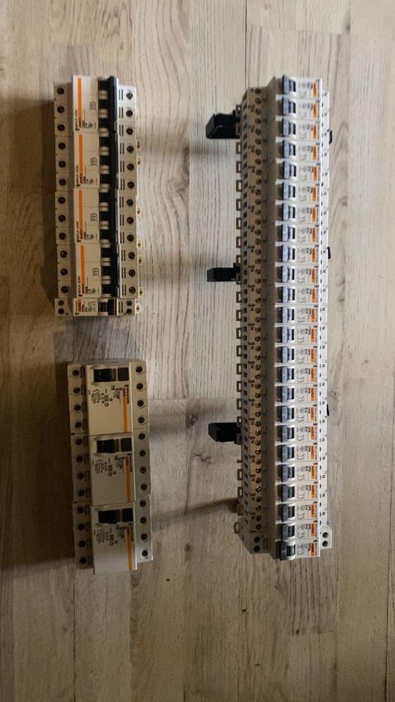 Verschillende Schakelaars in goeden staat, Ophalen, Zo goed als nieuw, Gelijkstroom, Overige merken