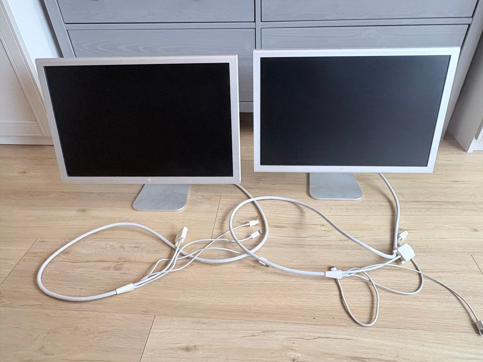 2x Apple Cinema Display 23 inch incl DVI to DP adapters, Computers en Software, Ophalen, Gebruikt, Full HD, DVI
