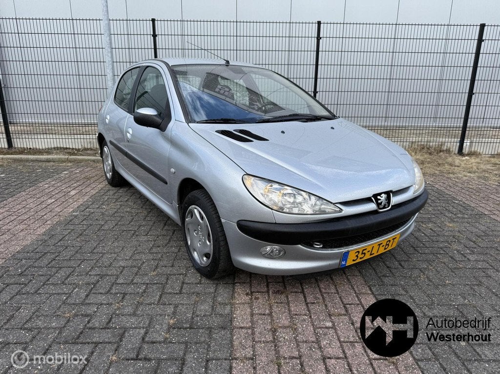 Peugeot 206 1.6-16V Gentry AIRCO ELEKTRISCHE RAMEN, Auto's, Peugeot, Voorwielaandrijving, Elektrische ramen, 4 cilinders, Origineel Nederlands