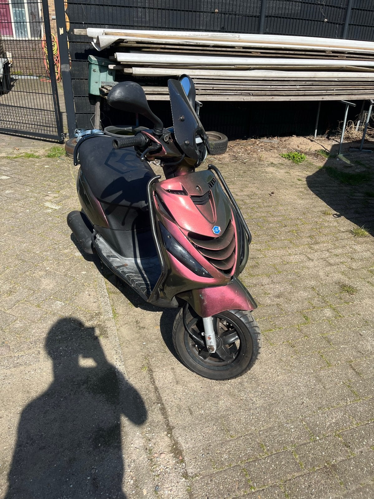Piaggio Zip met schade aan kappen, motorisch perfect, Fietsen en Brommers, Scooters | Piaggio, Ophalen of Verzenden, Gebruikt