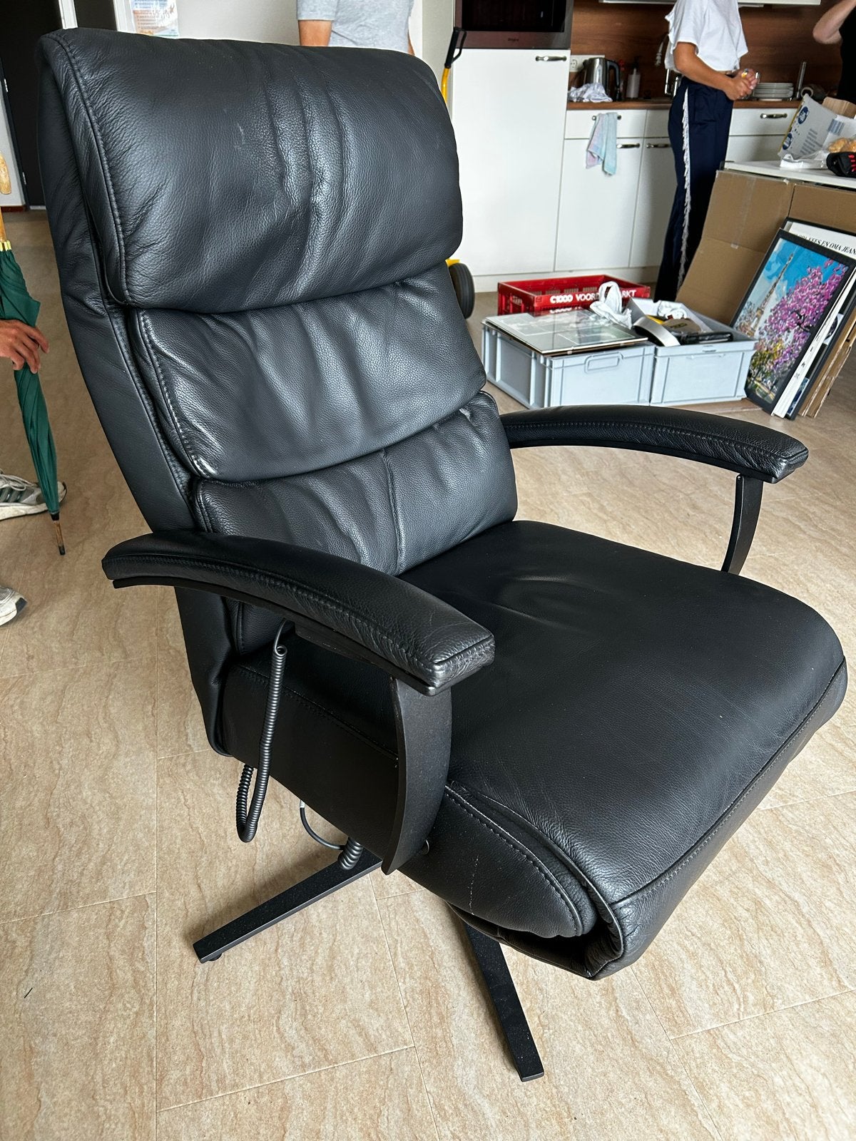 Zwarte Leren sta-op-stoel met Voetensteun, Huis en Inrichting, Stoelen, Ophalen, Gebruikt, Zwart, Leer
