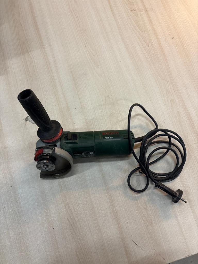 Bosch PWS 600 Haakse Slijpmachine - Gebruikt, Ophalen of Verzenden, Gebruikt, Minder dan 700 watt, Haakse handslijpmachine