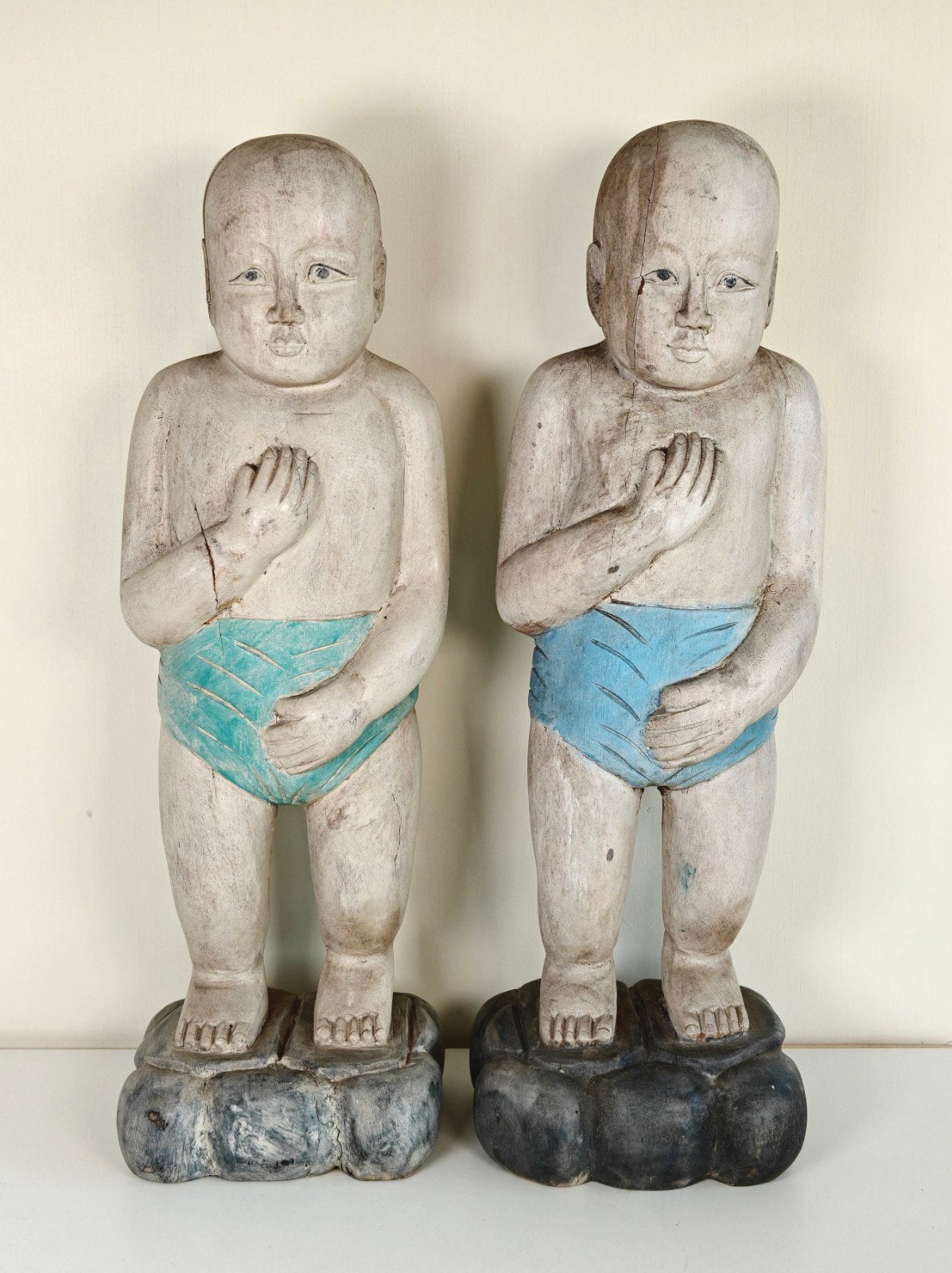 Boeddha, jongen 2x. Thailand. Houtsnijwerk beeld. 65cm, Ophalen of Verzenden