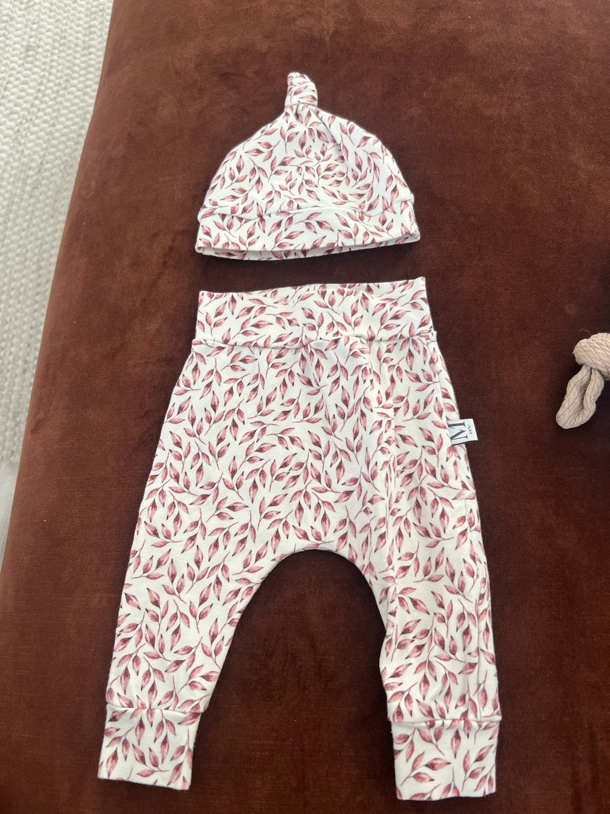 Moms & Mini's pakje maat 50, Ophalen of Verzenden, Zo goed als nieuw, Meisje, Pakje