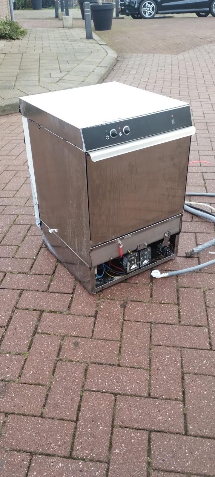 Compacte vaatwasser GGM Gastro - Ideaal voor kleine ruimtes, Ophalen, Niet werkend, 85 tot 90 cm, 45 tot 60 cm