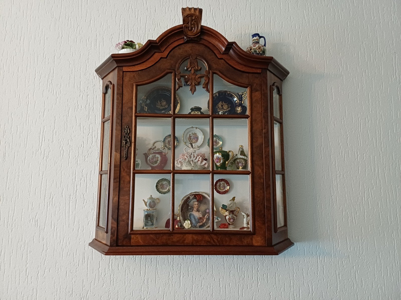 Noten houten vitrine kast, Ophalen of Verzenden, 25 tot 50 cm, 50 tot 100 cm