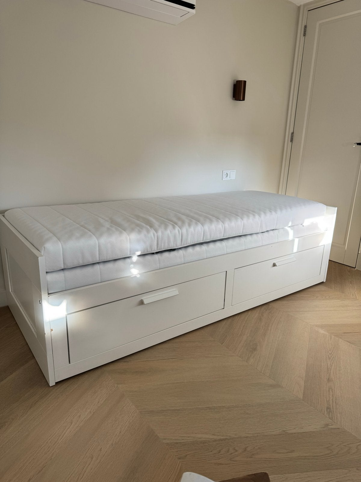 Ikea Brimnes slaapbank met 2 lades en 2 matrassen, Ophalen, Wit, Tweepersoons, Zo goed als nieuw