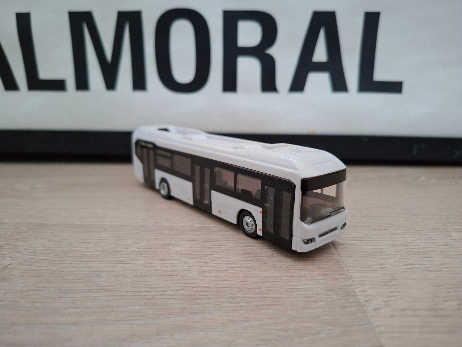 Hollandoto Volvo 7700 Hybrid blanco, Ophalen of Verzenden, Zo goed als nieuw, Bus of Vrachtwagen, Overige merken