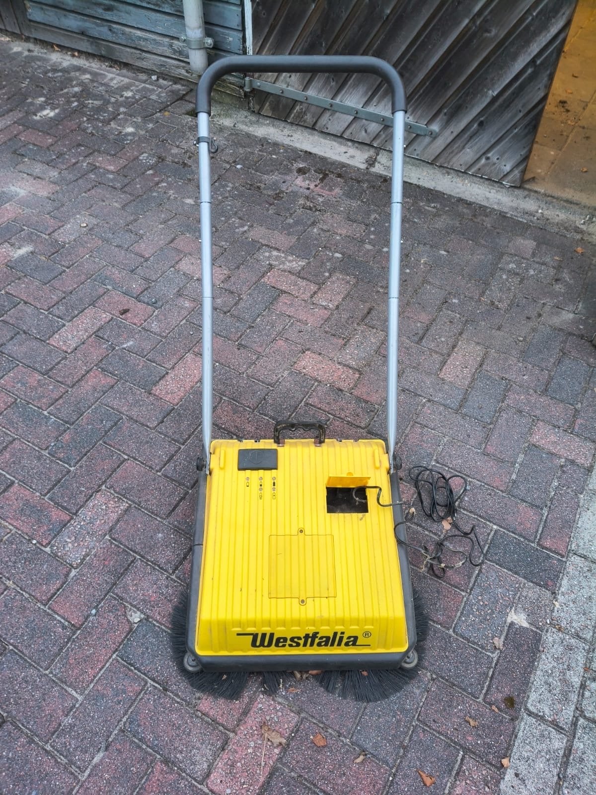 Westfalia veegmachine 60W - Ideaal voor terras en oprit, Ophalen, Gebruikt