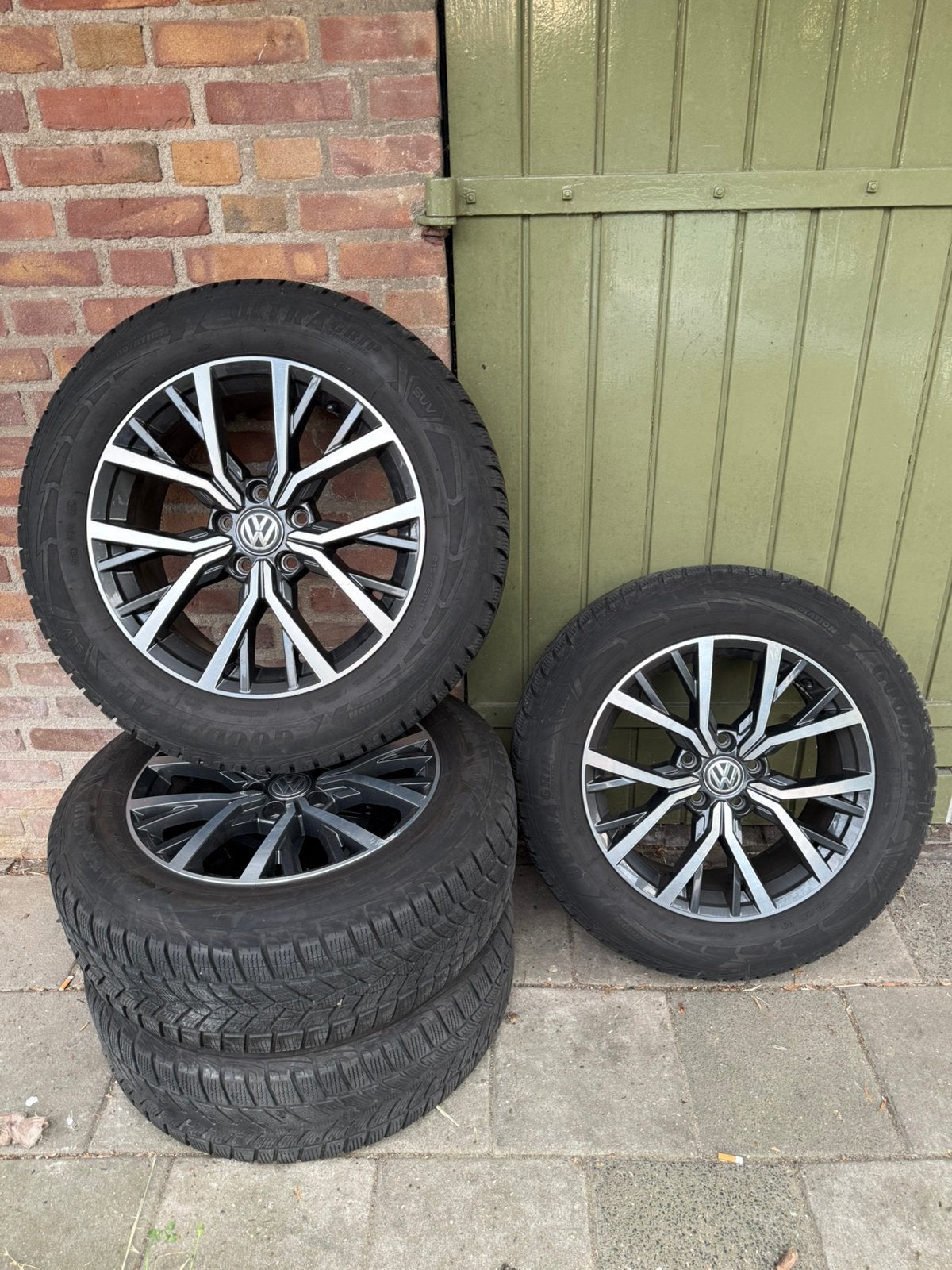 Originele Volkswagen Tiguan 17 inch velgen + Allseasonbanden, Ophalen, Banden en Velgen, 17 inch, All Season