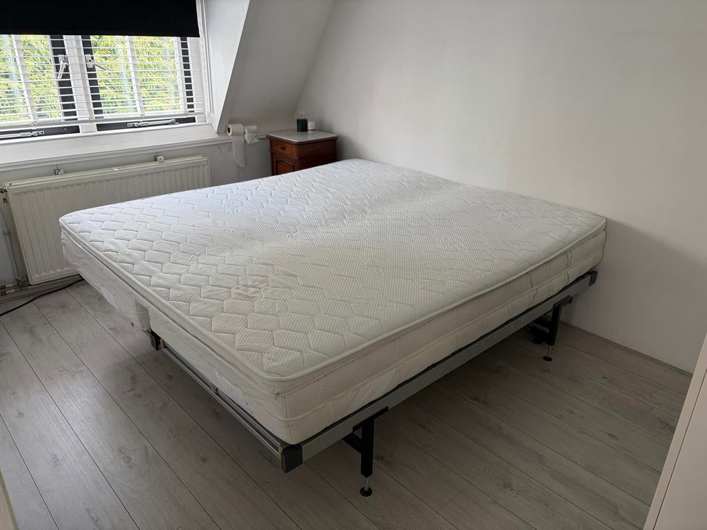 Elektrisch verstelbaar 2p-bed 180x200cm + gratis topper, Ophalen, Wit, Tweepersoons, 180 cm