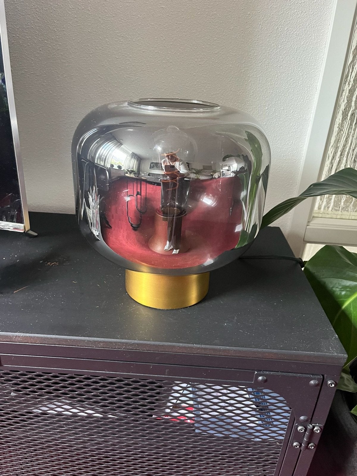 Landelijke  tafellamp met glazen kap en gouden voet, Ophalen, Goud, Modern, Glas