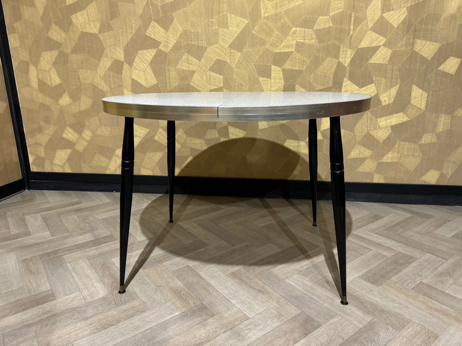 Uitschuifbare ronde design tafel jaren 60 Brian Graham i, Ophalen of Verzenden, Zo goed als nieuw, Ovaal, 100 tot 150 cm