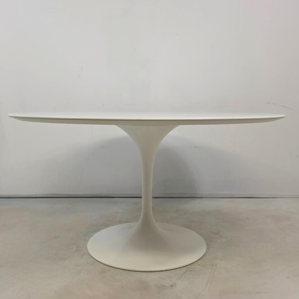 Knoll Saarinen tulip tafel 137 cm wit iconisch ontwerp, Huis en Inrichting, Ophalen, Gebruikt, Rond, 100 tot 150 cm
