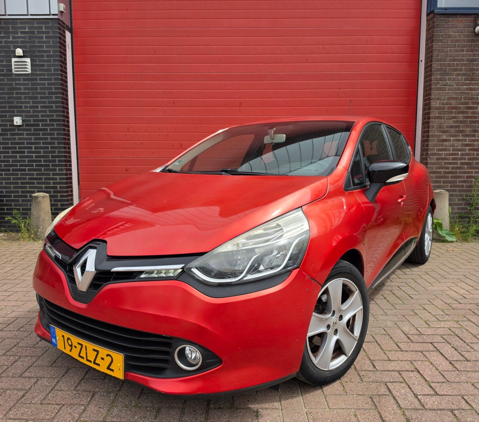 Renault clio 0.9tce 5drs rood 2013, Auto's, Voorwielaandrijving, 4 cilinders, 1984 cc, Zwart