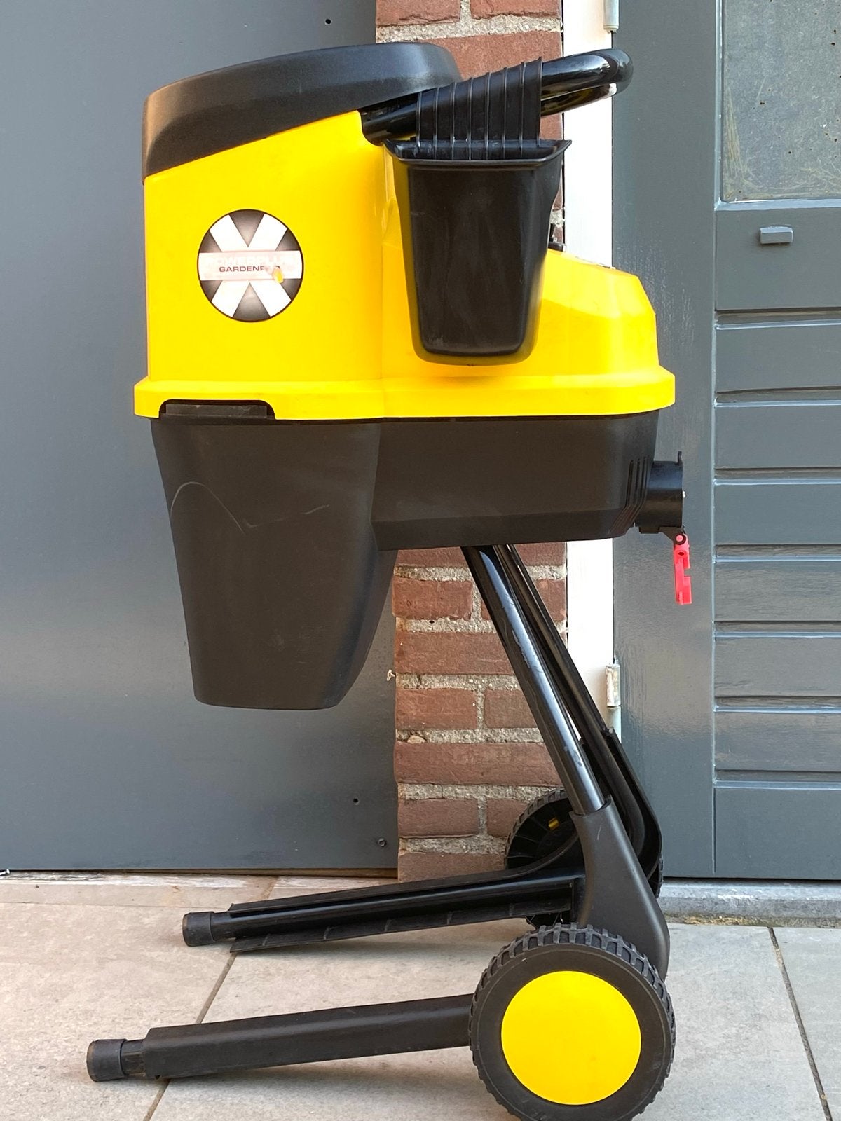 GARDENPRO POWERPLUS Houtversnipperaar 2600W, Ophalen, Gebruikt, Elektrisch, Met opvangbak