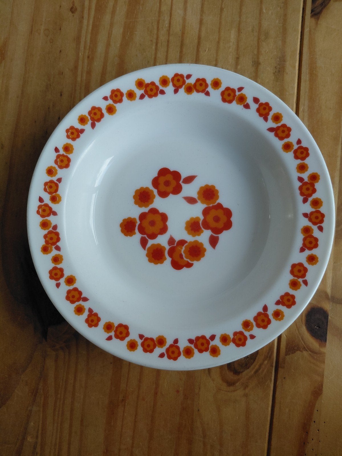 5 Arcopal vintage borden met oranje bloemenpatroon, Huis en Inrichting, Ophalen of Verzenden, Glas, Overige stijlen, Bord(en)