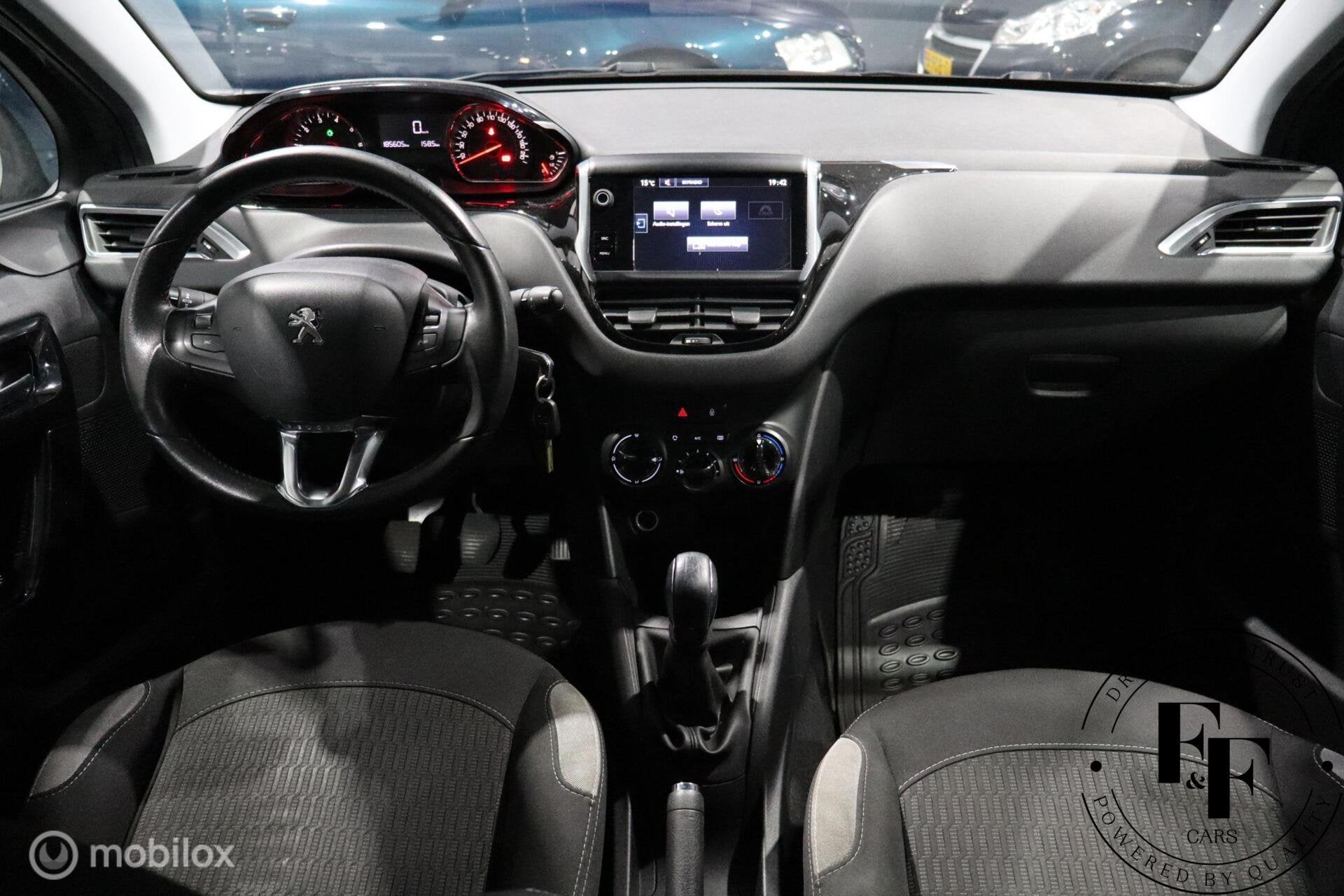 Peugeot 208 1.2 PureTech Blue Lease|NAP|Navi|Cruise|PDC, Voorwielaandrijving, Stof, Gebruikt, 1199 cc