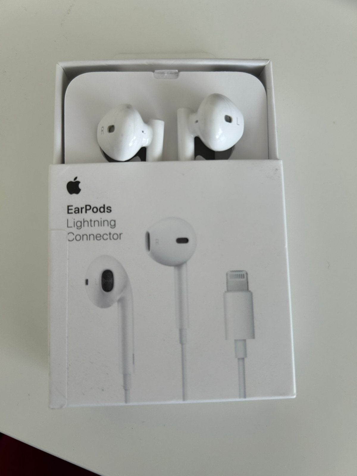 Apple EarPods lighting connector