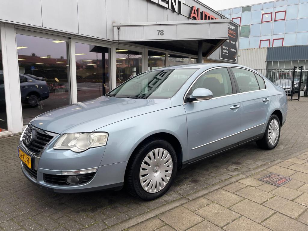 Volkswagen Passat 2.0 FSI Comfortline, Voorwielaandrijving, Automatische klimaatregeling, Gebruikt, Zwart
