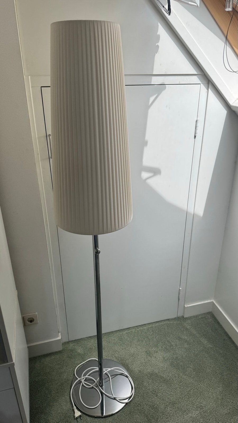 Ikea staande lamp met plissé kap, Ophalen, Gebruikt, E27 (groot), Metaal